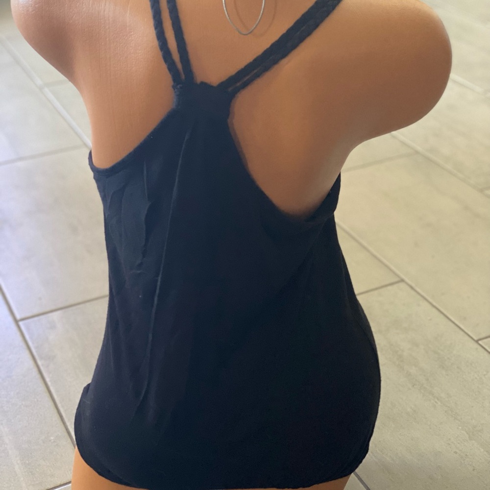Discreet Razor Back Tank - Picture 2 of 7
